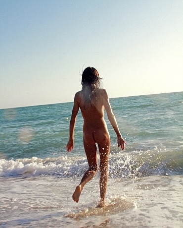 Layla nude splashing on the beach